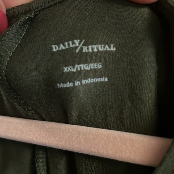 Daily Ritual Women’s Olive Green Jersey Oversized Bunch Sleeve - Picture 5 of 8